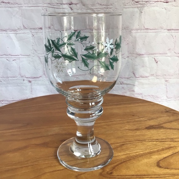 Libbey Coca-Cola Winter Ivy Snowflake Glass Wine Goblet - Picture 6 of 8